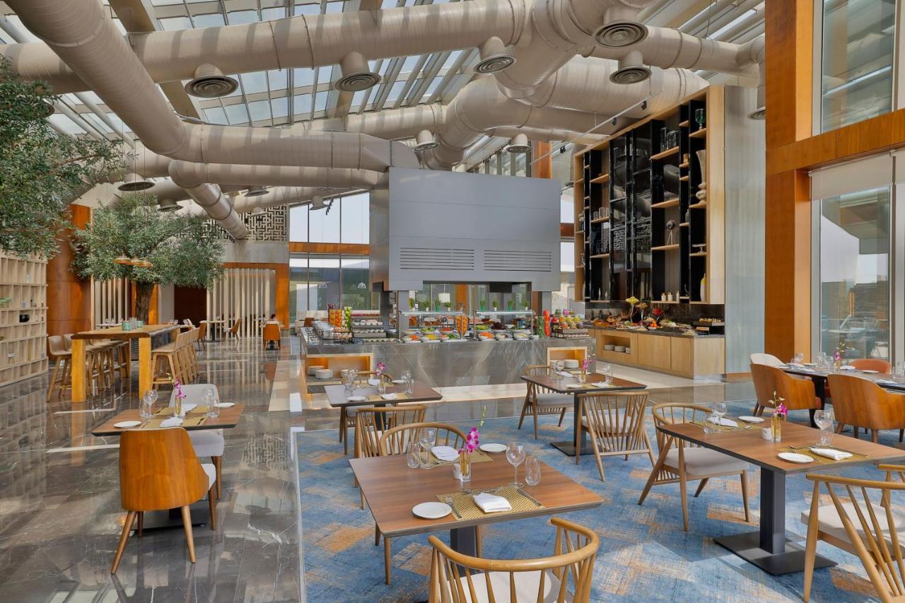 Jeddah Marriott Hotel Madinah Road Exterior foto The Kitchen Table