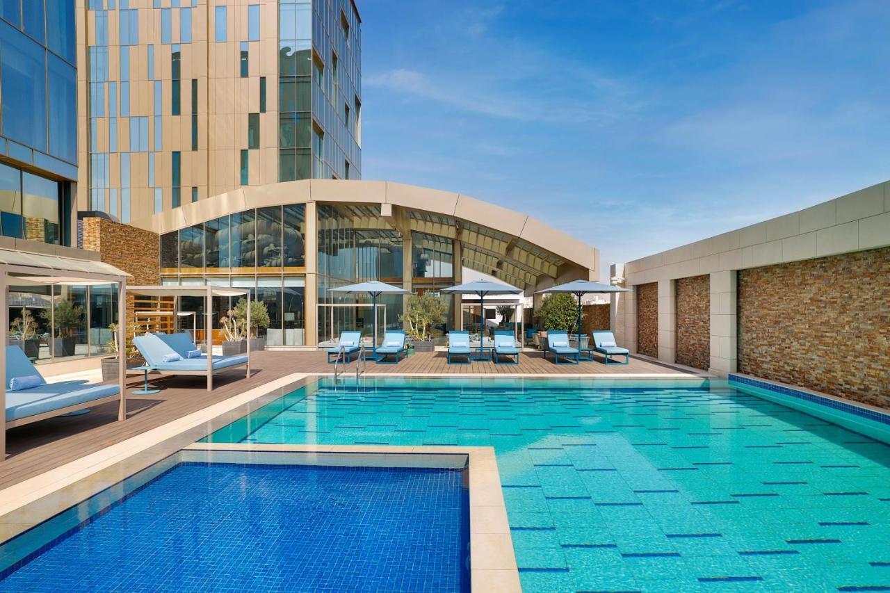 Jeddah Marriott Hotel Madinah Road Exterior foto The swimming pool at the hotel